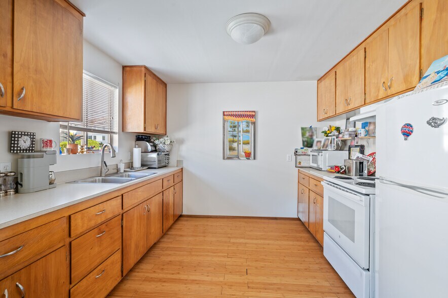 More Photos Of 318 3rd Ave S, Edmonds Apartments For Sale