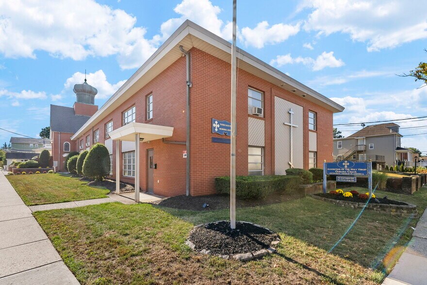 More Photos Of 35 Orange Ave, Clifton Religious Facility For Lease