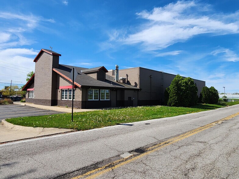 More Photos Of 1519 W River Rd N, Elyria Freestanding For Sale