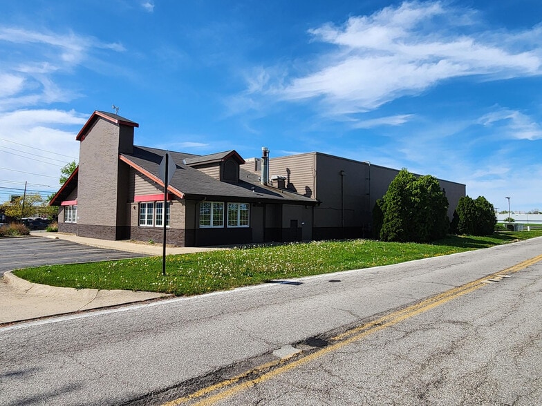 More Photos Of 1519 W River Rd N, Elyria Freestanding For Sale