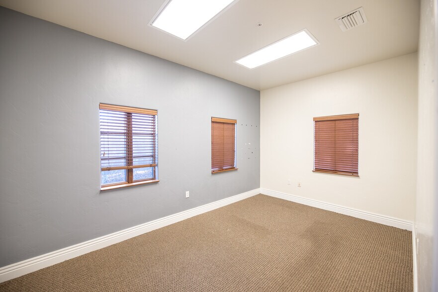 More Photos Of 2436-2438 Brunello Trace, Lutz Office For Lease
