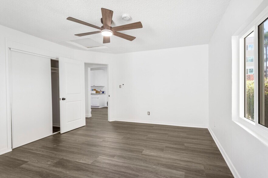 More Photos Of 925 W 84th St, Los Angeles Apartments For Sale