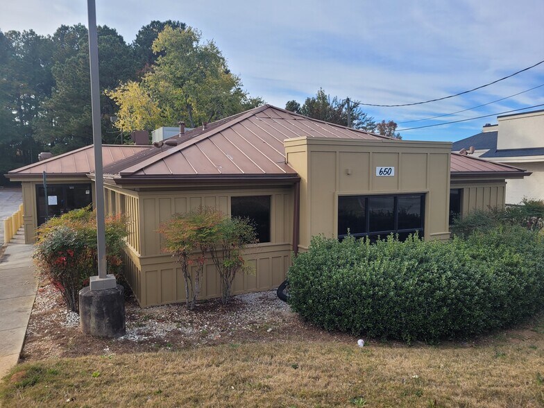 More Photos Of 650 Glynn St N, Fayetteville Restaurant For Sale