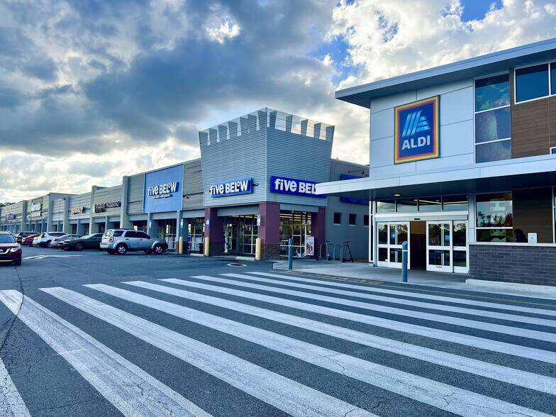 More Photos Of 2020 W Pensacola St, Tallahassee General Retail For Lease