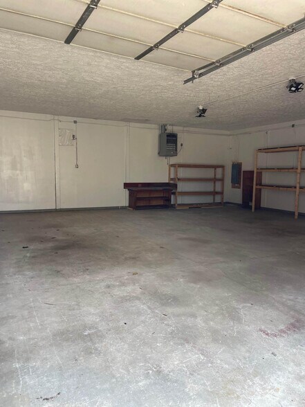 More Photos Of 520 S Prospect Ave, Hartville Flex For Lease
