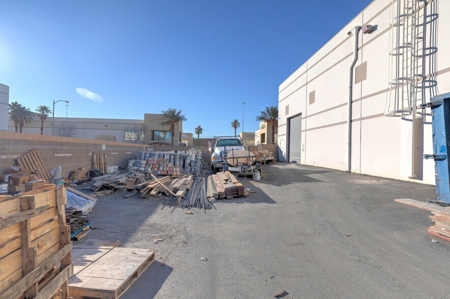 More Photos Of 4367 W Sunset Rd, Las Vegas Warehouse For Sale