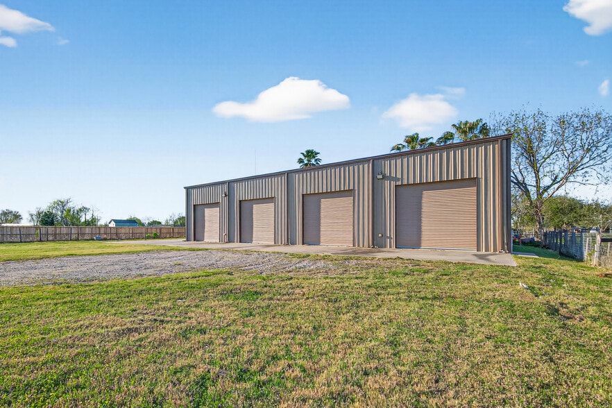 More Photos Of 5901 County Road 675B, Rosharon Warehouse For Lease