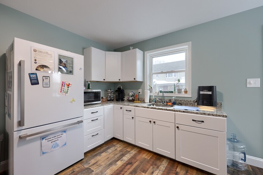 More Photos Of 445 Mountville Dr, Lebanon Office For Sale