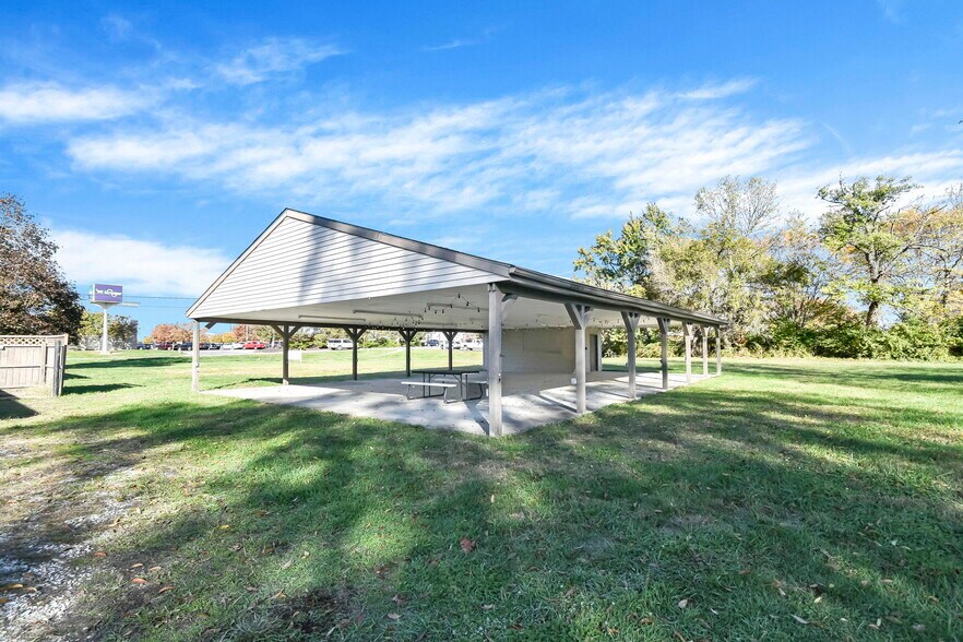 More Photos Of 32 Licking View Dr, Heath Lodge Meeting Hall For Lease