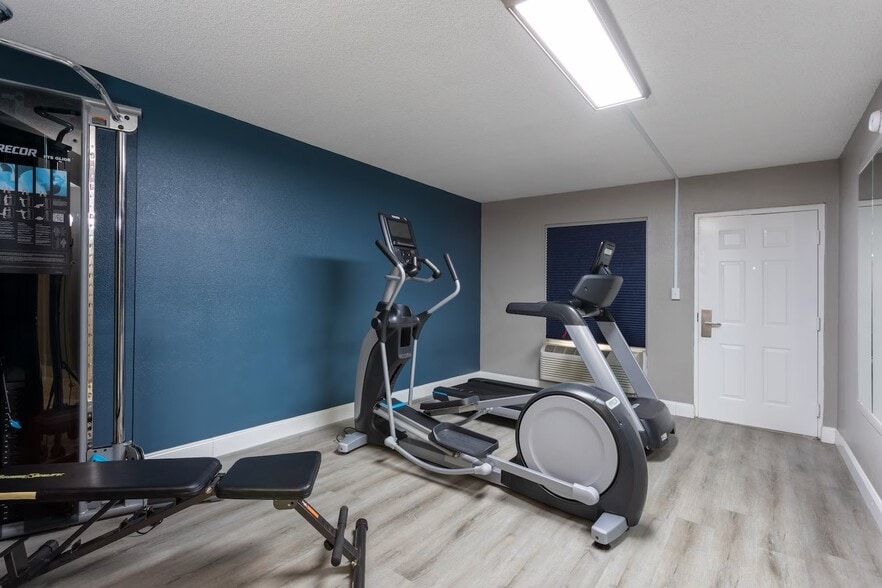 More Photos Of 2222 Highway 71, Marianna Hotel For Sale