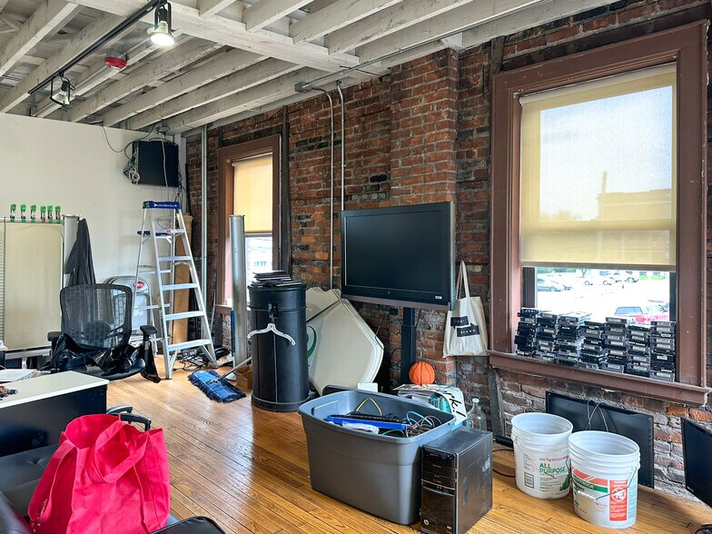 More Photos Of 412 Main St, Utica Warehouse For Lease