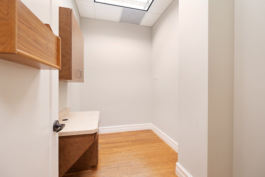 More Photos Of 3021 N Airport Pulling Rd, Naples Office For Sale