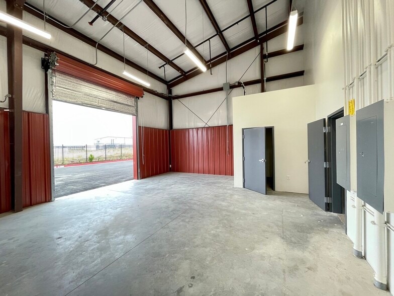 More Photos Of 10 Poppy House, Rio Vista Manufacturing For Lease