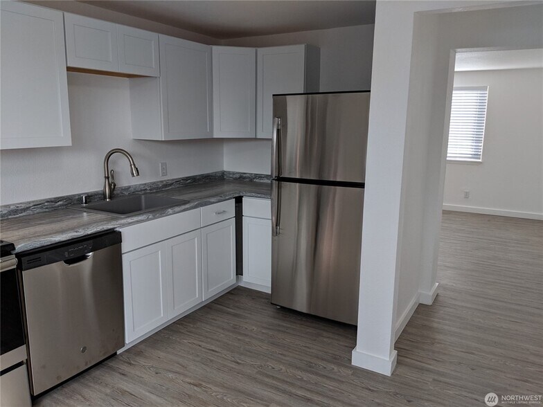 More Photos Of 210 Spruce St E, Ilwaco Apartments For Sale