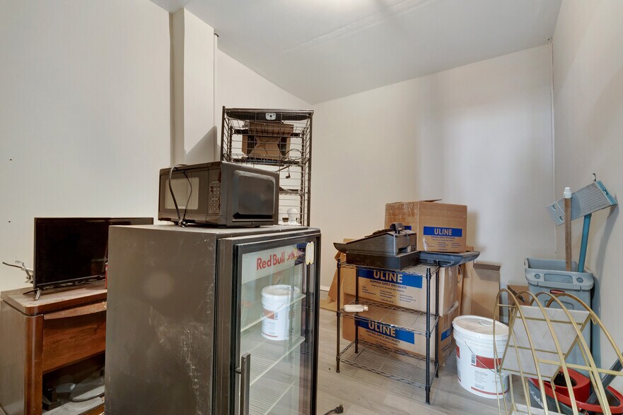 More Photos Of 278 Wyckoff Ave, Brooklyn Storefront Retail Residential For Lease
