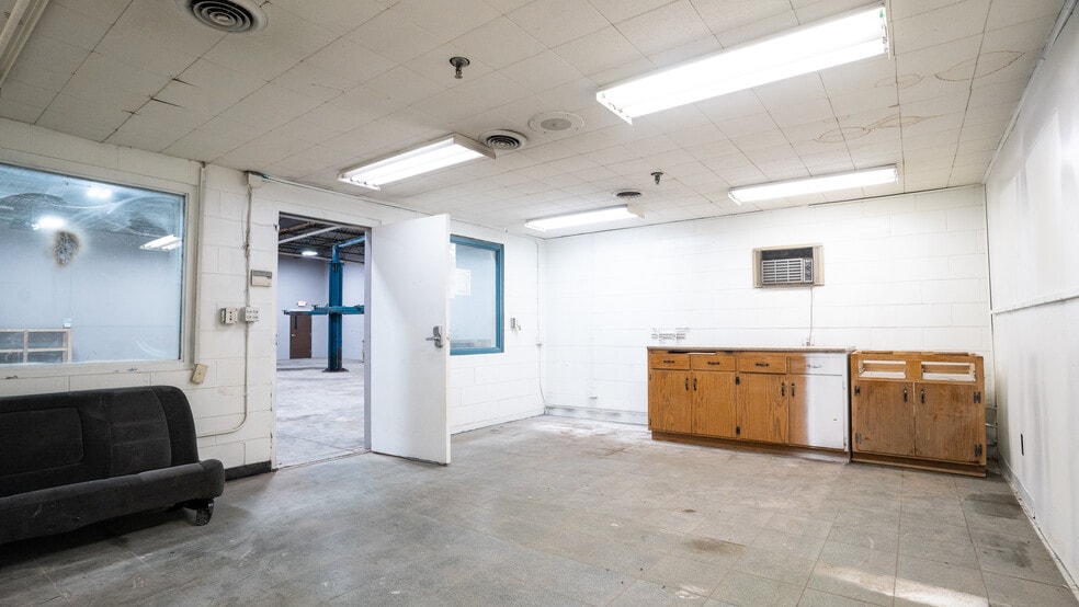 More Photos Of 5501 W Mill Rd, Milwaukee Manufacturing For Lease