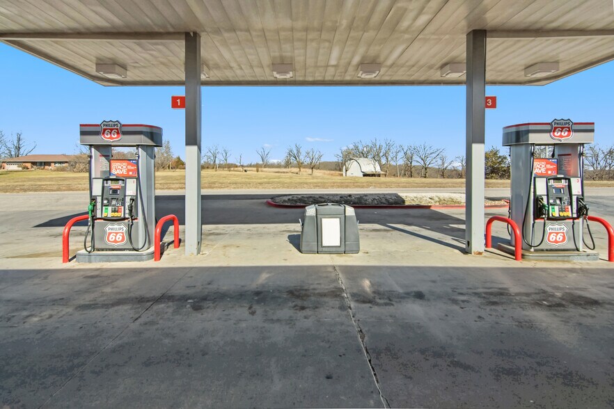 More Photos Of 7 Honey Springs Loop, Brumley Service Station For Sale