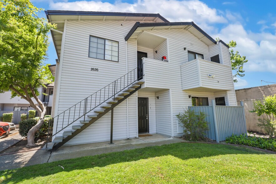 More Photos Of 2626 Marigold Ln, Sacramento Apartments For Sale