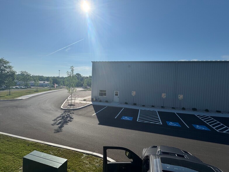 More Photos Of 967 Sweeney Dr, Hagerstown Light Manufacturing For Lease