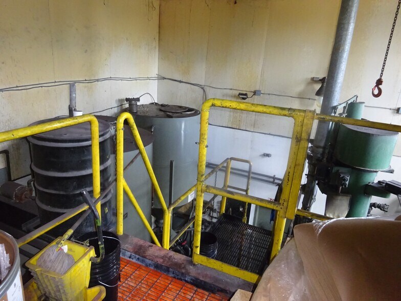 More Photos Of 3146 Marion St, Laureldale Manufacturing For Sale