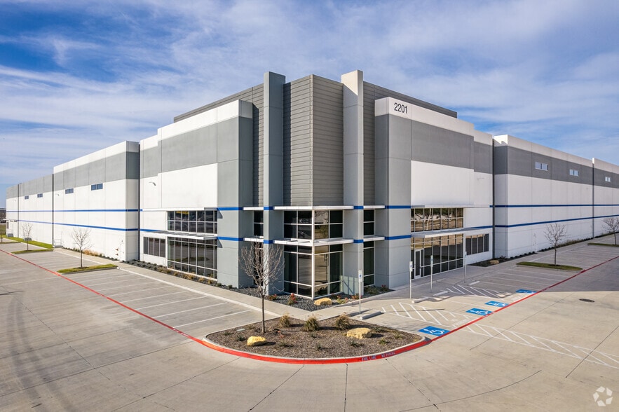 More Photos Of 2201 Chemsearch Blvd, Irving Warehouse For Lease