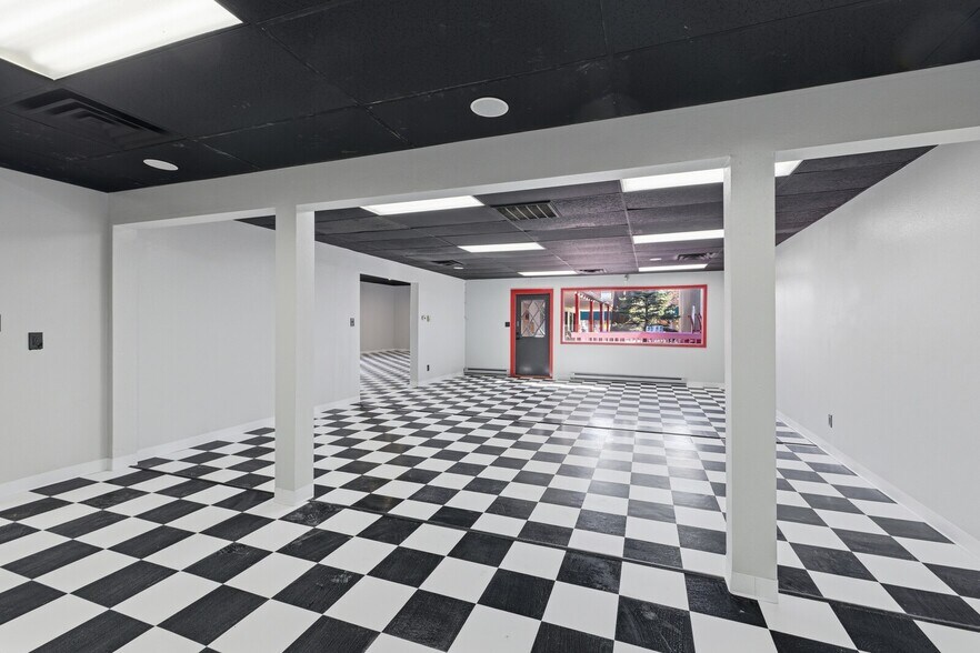 More Photos Of 201 S 4th St, Glenrock Storefront For Sale