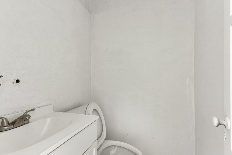 More Photos Of 3015 Artesia Blvd, Torrance Storefront Retail Office For Sale