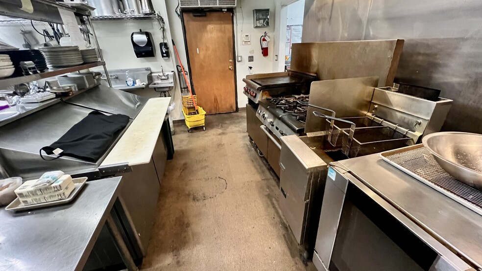 More Photos Of 6744 Greenleaf Ave, Whittier Loft Creative Space For Lease