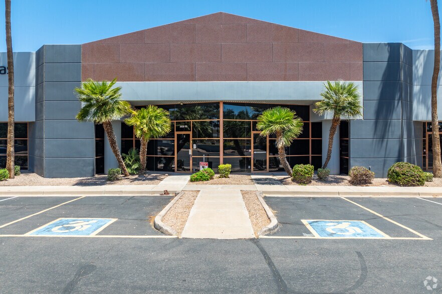 More Photos Of 2020 W Guadalupe Rd, Gilbert Light Manufacturing For Lease