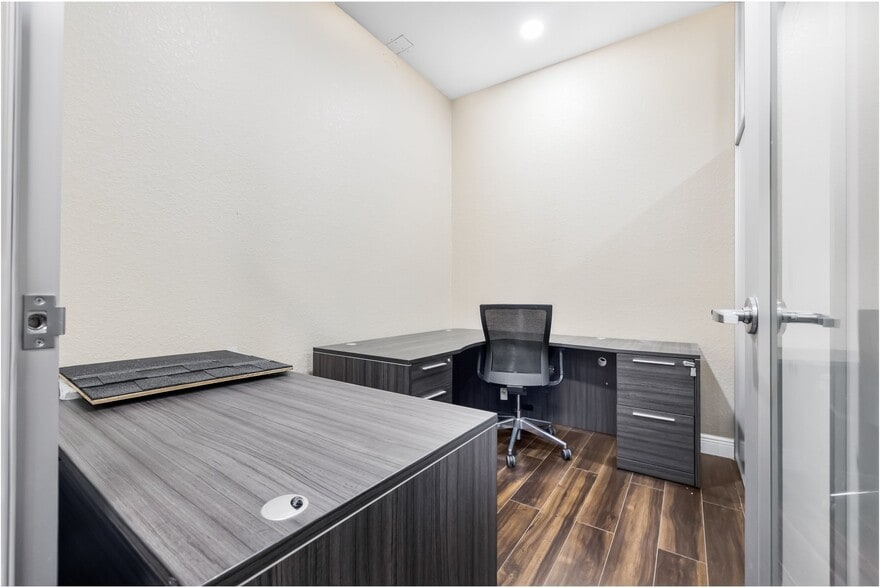 More Photos Of 3615 E Frontage Rd, Tampa Office Residential For Sale