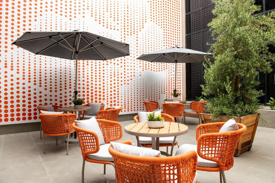 More Photos Of 21515 Vanowen St, Canoga Park Coworking Space