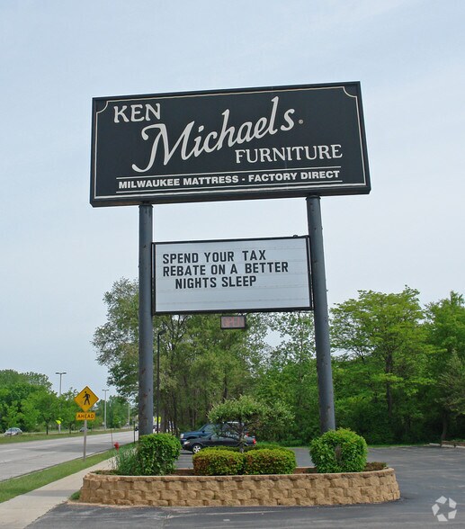 More Photos Of 4140 S 108th St, Greenfield Freestanding For Sale