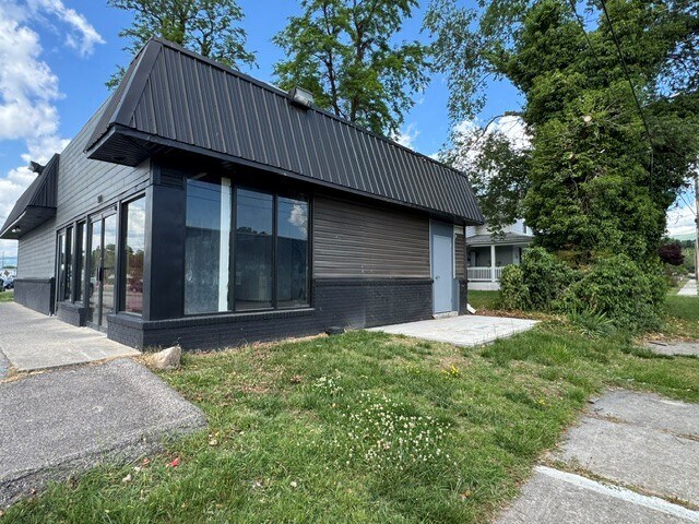 More Photos Of 501 W 4th St, Salem Fast Food For Lease