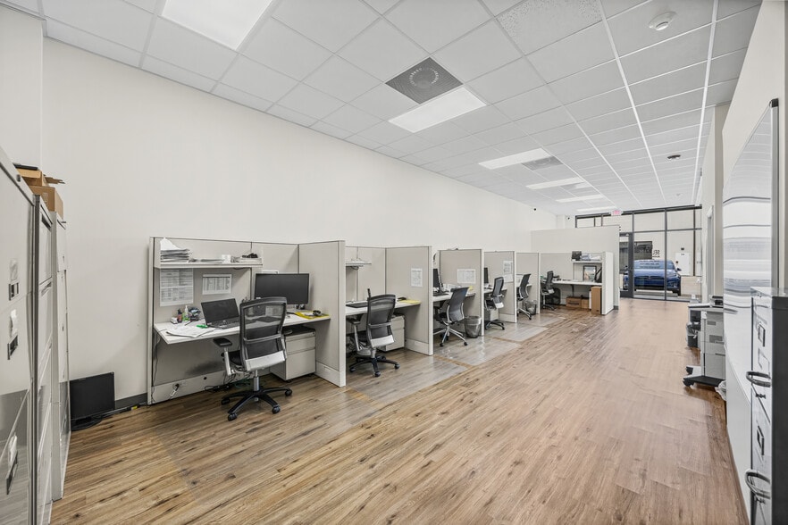 More Photos Of 203 Brand Ln, Stafford Office Residential For Sale