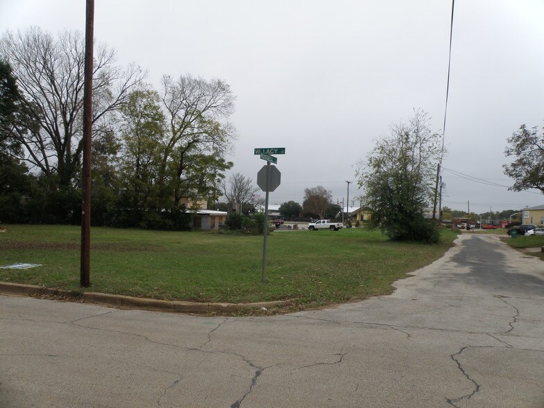 More Photos Of 919 W Debard St, Palestine Land For Sale