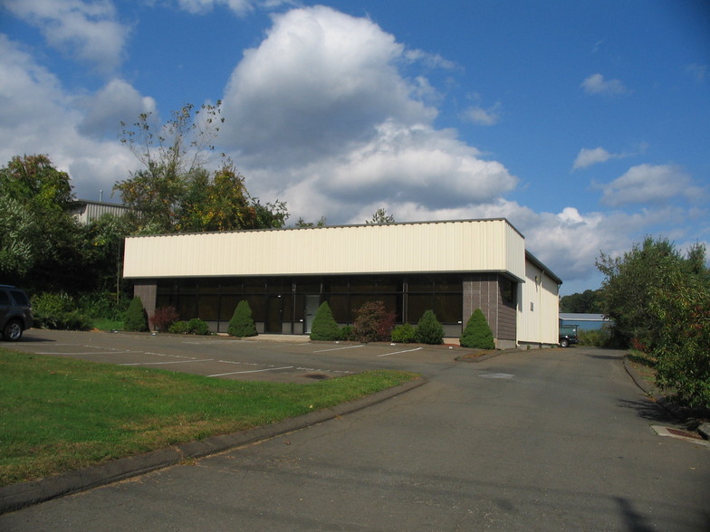 Primary Photo Of 21 Overlook Dr, Hamden Distribution For Lease