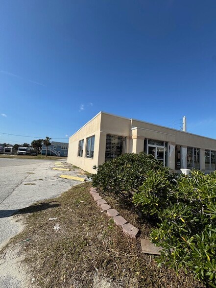 More Photos Of 2000 S Atlantic Ave, Daytona Beach General Retail For Sale