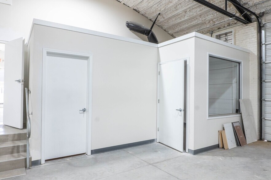 More Photos Of 122 Atando Ave, Charlotte Service For Lease