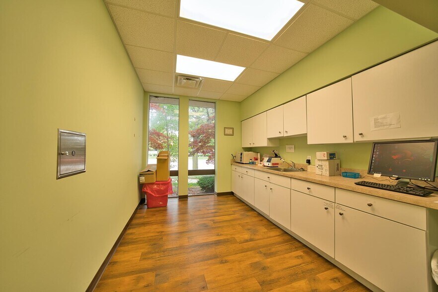 More Photos Of 3620 Biddle Ave, Wyandotte Medical For Sale