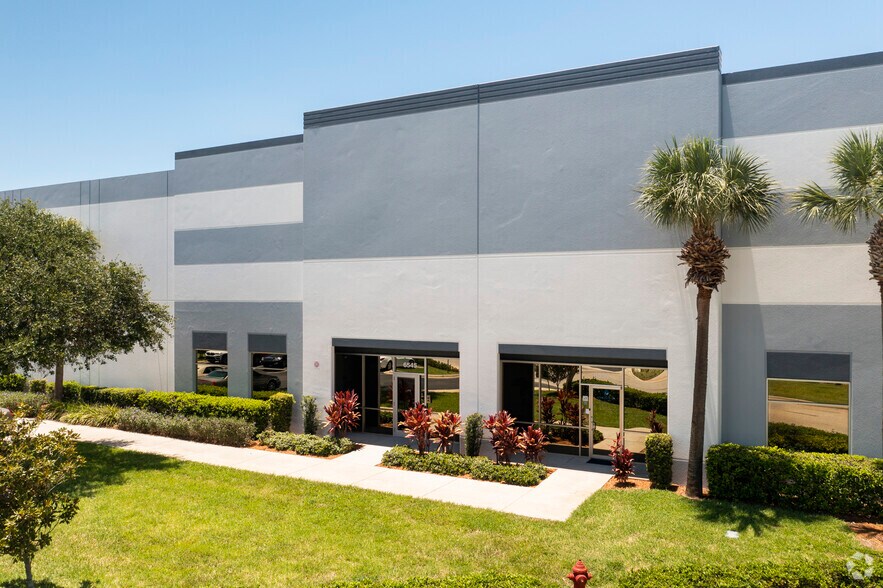 More Photos Of 7908-7936 Eagle Palm Dr, Riverview Unknown For Lease