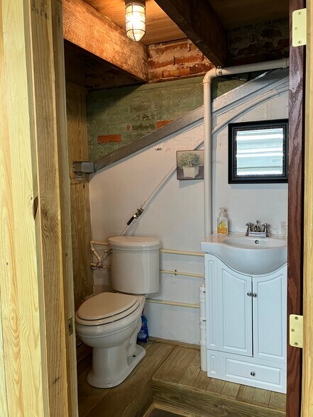 More Photos Of 157 N Main St, Bostic Office For Sale