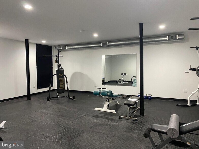 More Photos Of 614-616 W Jefferson St, Philadelphia Light Manufacturing For Lease