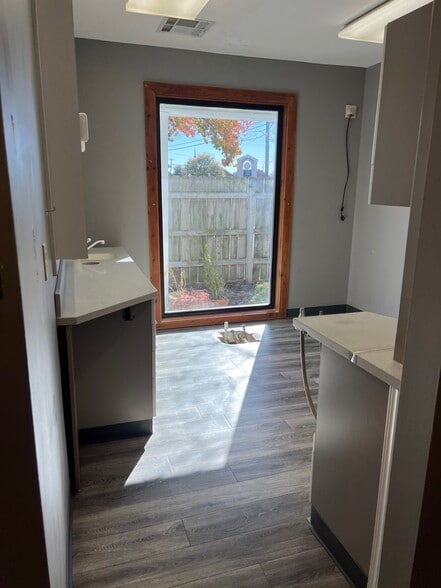 More Photos Of 2160 Airline Dr, Bossier City Medical For Lease