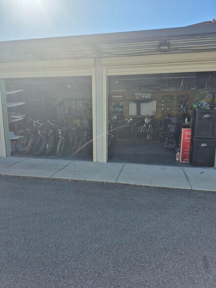 More Photos Of 2280 Main St, Sarasota Freestanding For Lease