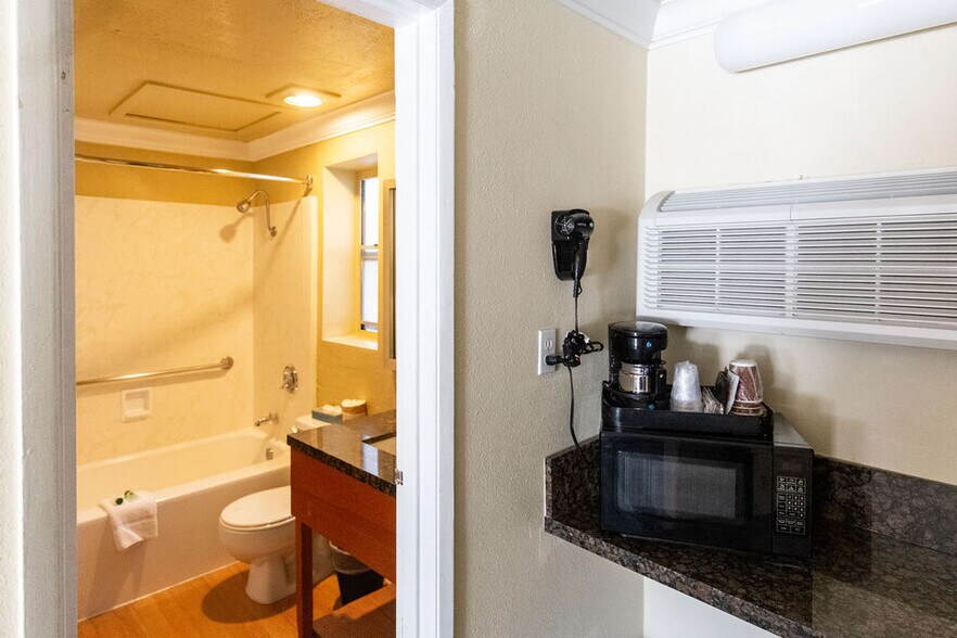 More Photos Of 1895 Monterey St, San Luis Obispo Hospitality For Sale