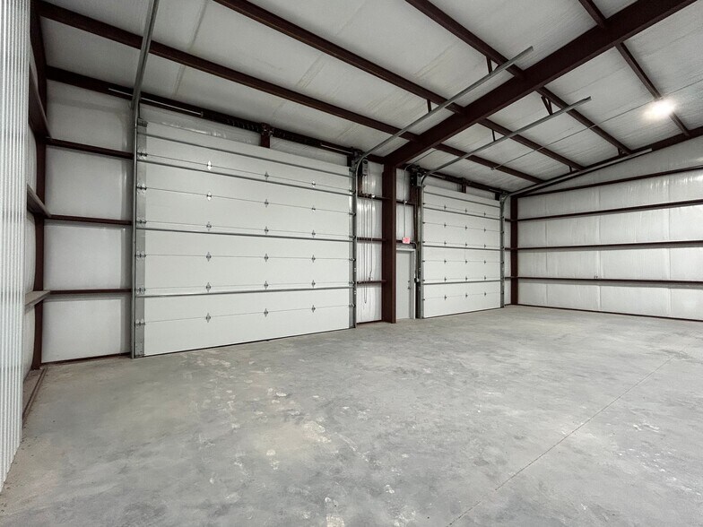 More Photos Of 2212 Saw Gin Road, Pecos Showroom For Lease