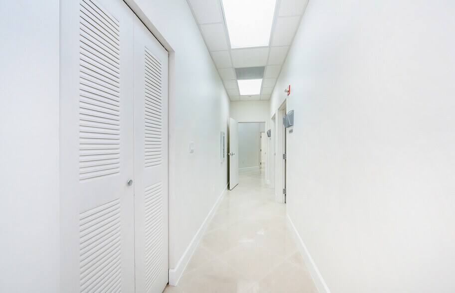 More Photos Of 6701 S Red Rd, South Miami Medical For Sale