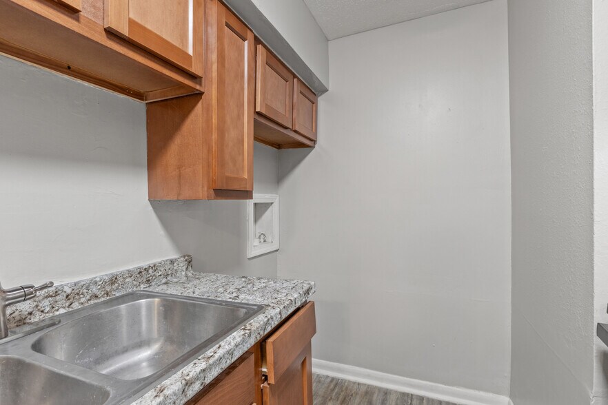 More Photos Of 1909 Cambridge Dr, Lexington Apartments For Sale