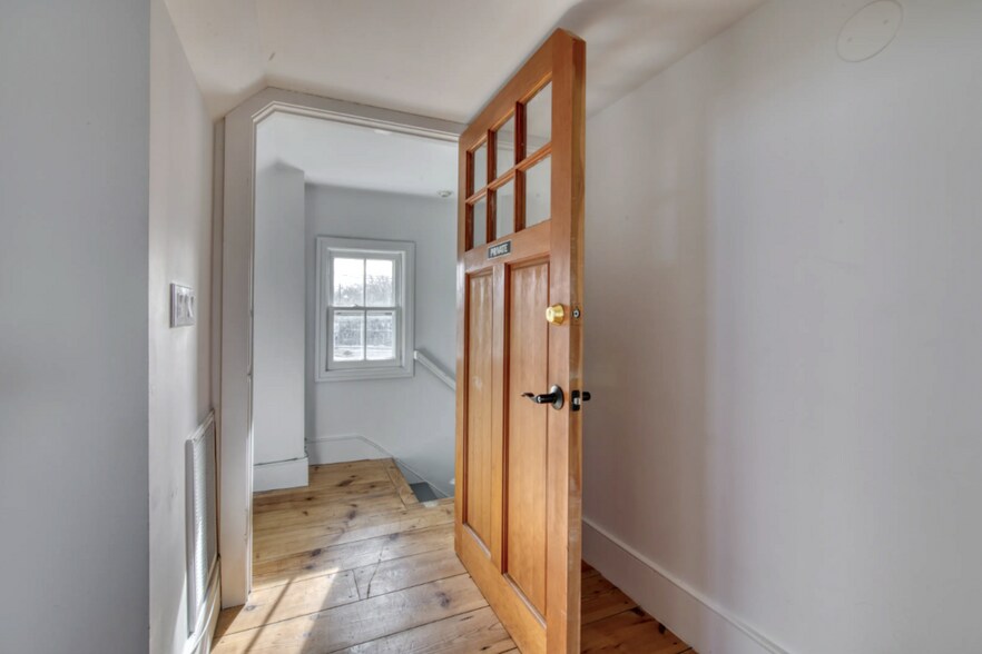 More Photos Of 23 Bridge St, Sag Harbor Freestanding For Sale