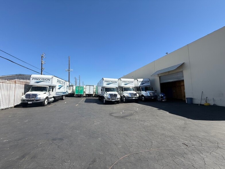 More Photos Of 8929 Oso Ave, Chatsworth Manufacturing For Lease